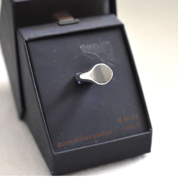 NIB Stunning Mirrored Silver Plated Size 7 Casual Unisex Signet Ring - Picture 1 of 7